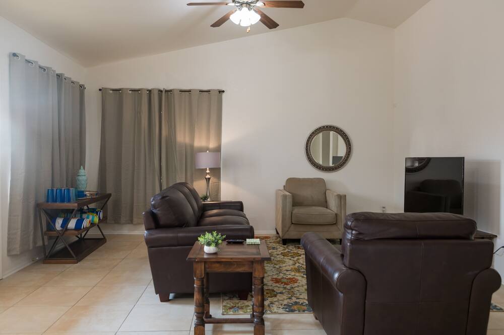 Photo of Livingroom in Goodyear