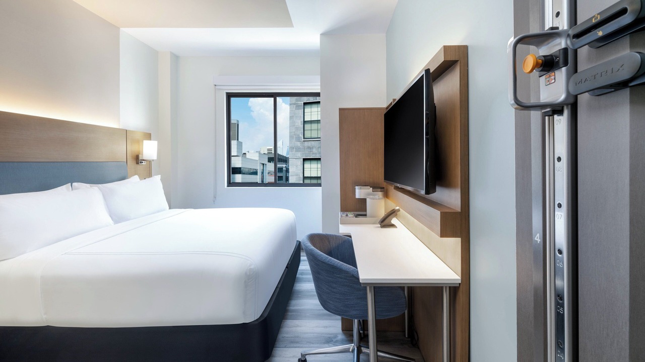 Photo of Bedroom in Hunters Point