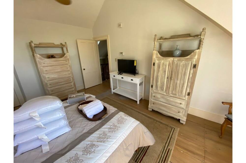 Photo of Bedroom in Marblehead