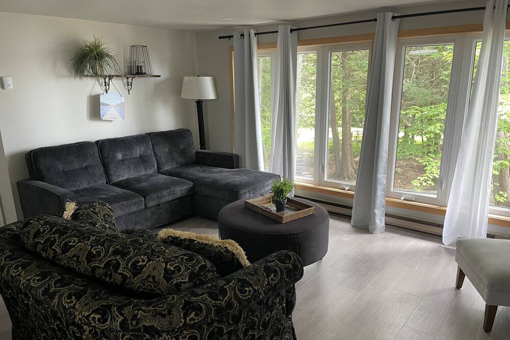 Photo of Livingroom in Bobcaygeon