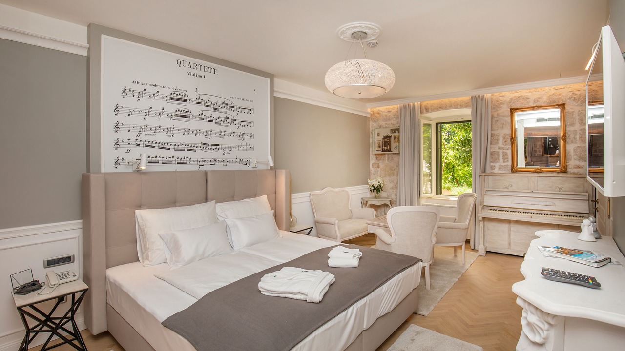 Photo of Bedroom in Pile