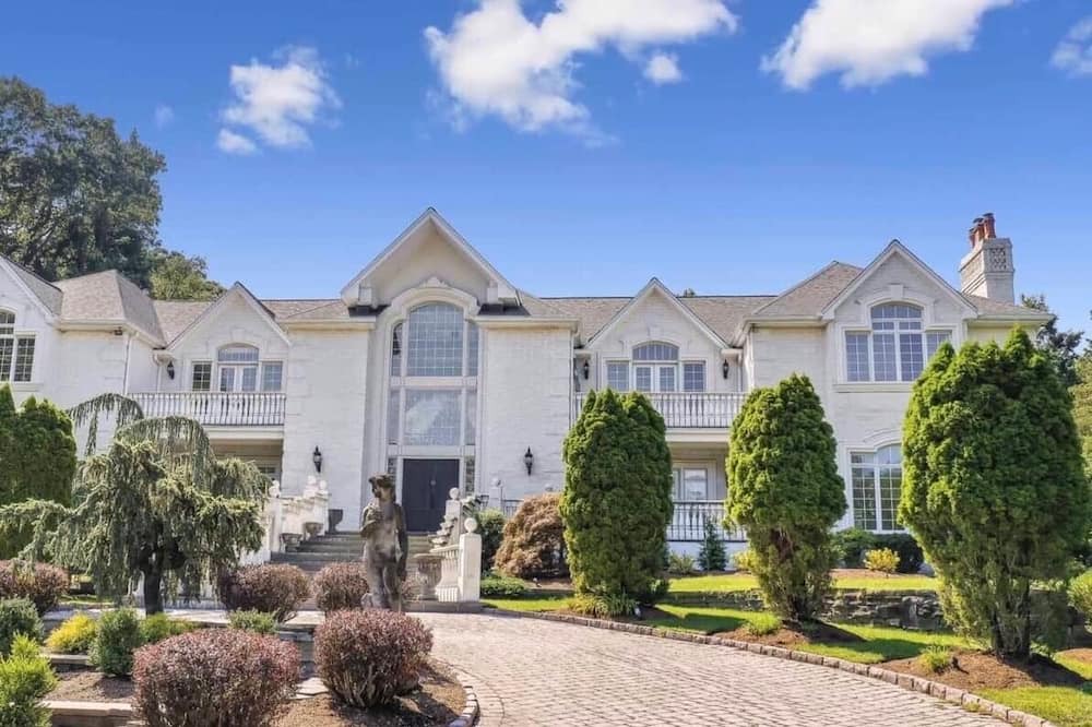 Photo of Outdoor in Saddle River