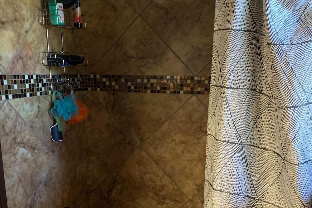 Photo of Bathroom in Hoyt