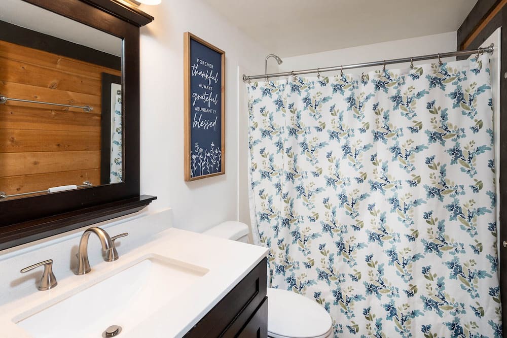 Photo of Bathroom in Overlook Park