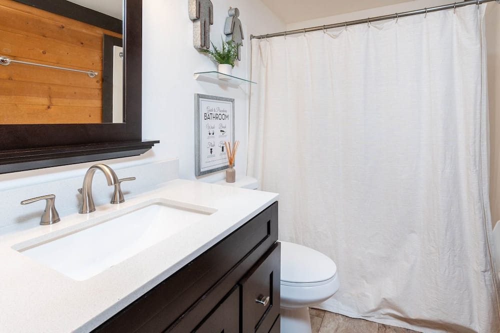 Photo of Bathroom in Overlook Park