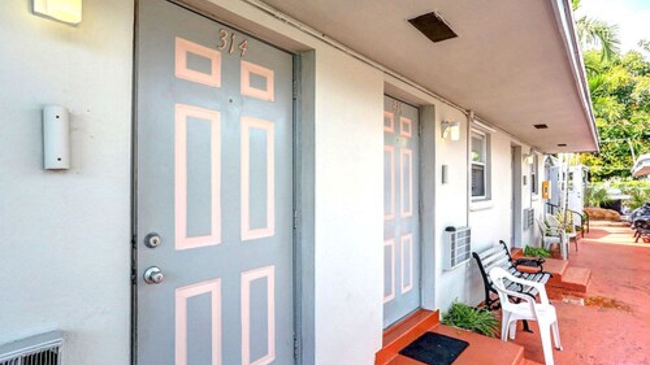 Photo of Outdoor in Hallandale Beach