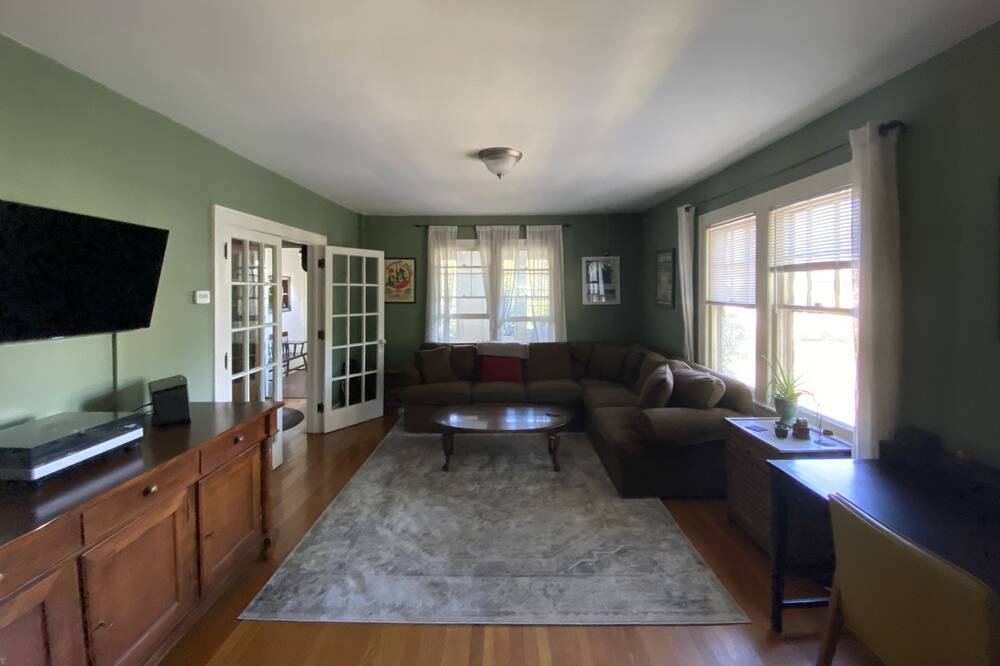 Photo of Livingroom in Kingston
