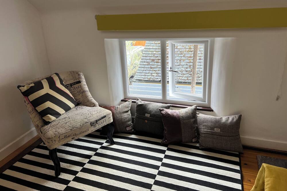 Photo of Livingroom in Madeley