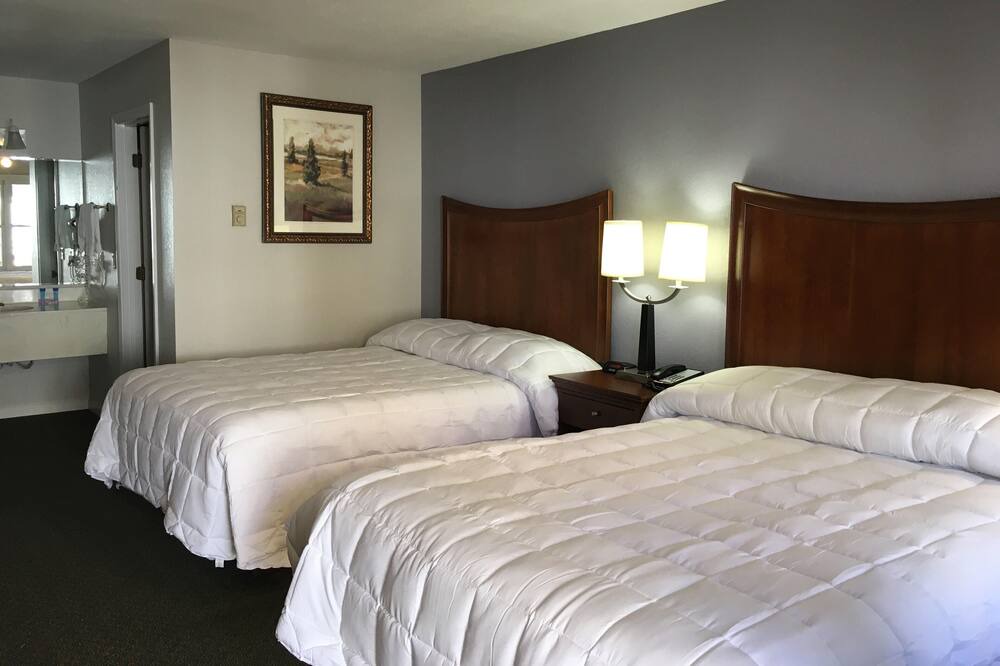 Photo of Bedroom in Forest Hills