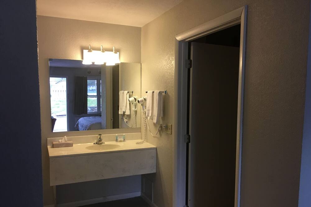 Photo of Bathroom in Forest Hills