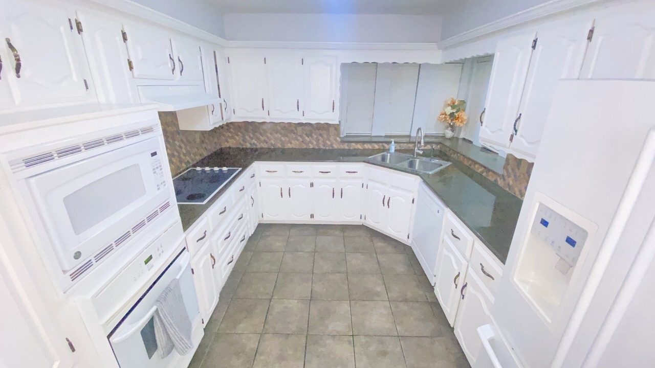Photo of Kitchen in Buckner Terrace - Everglade Park