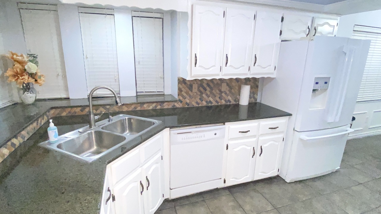 Photo of Kitchen in Buckner Terrace - Everglade Park