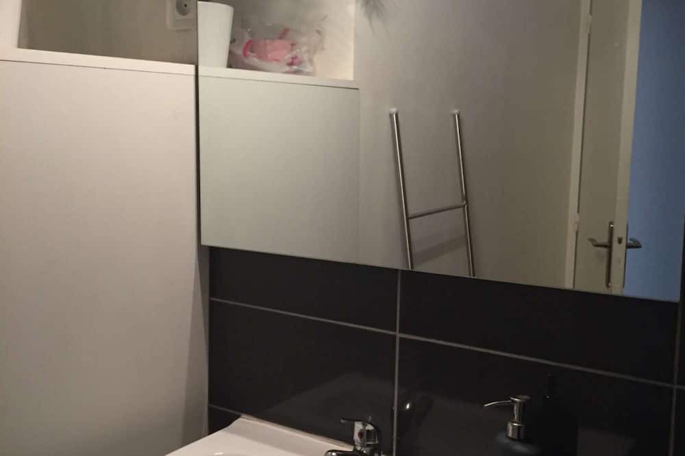 Photo of Bathroom in Saint Genes