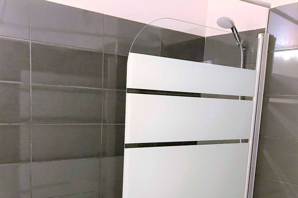 Photo of Bathroom in Saint Genes