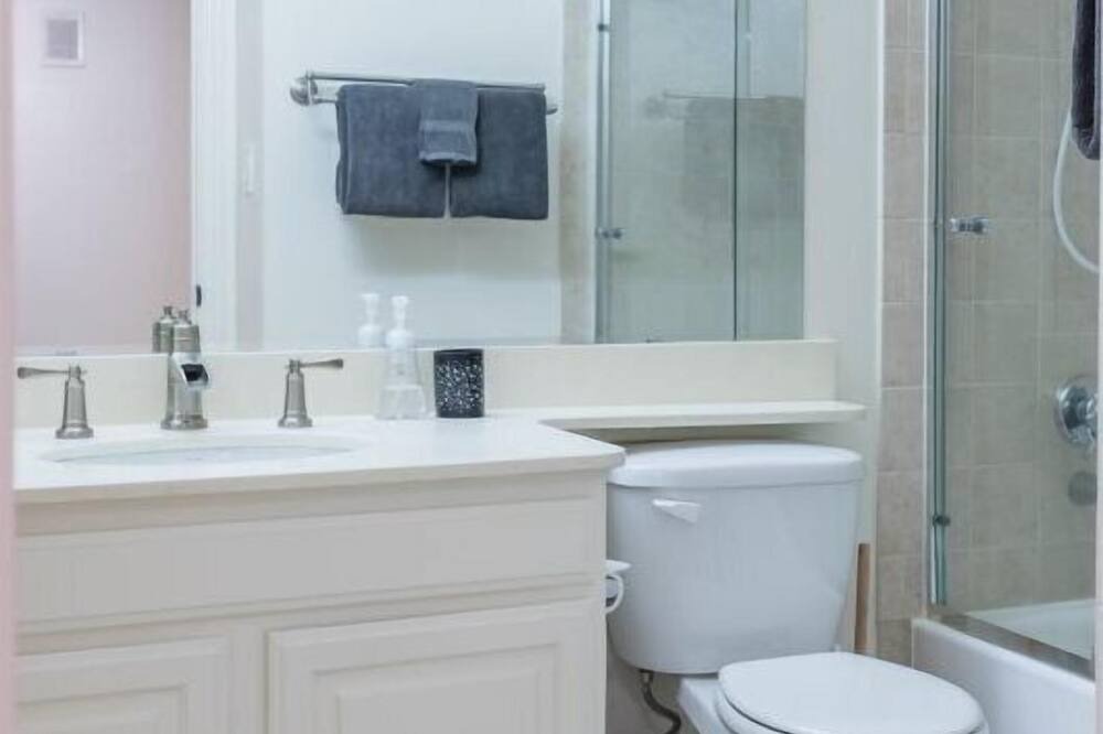 Photo of Bathroom in Clearview