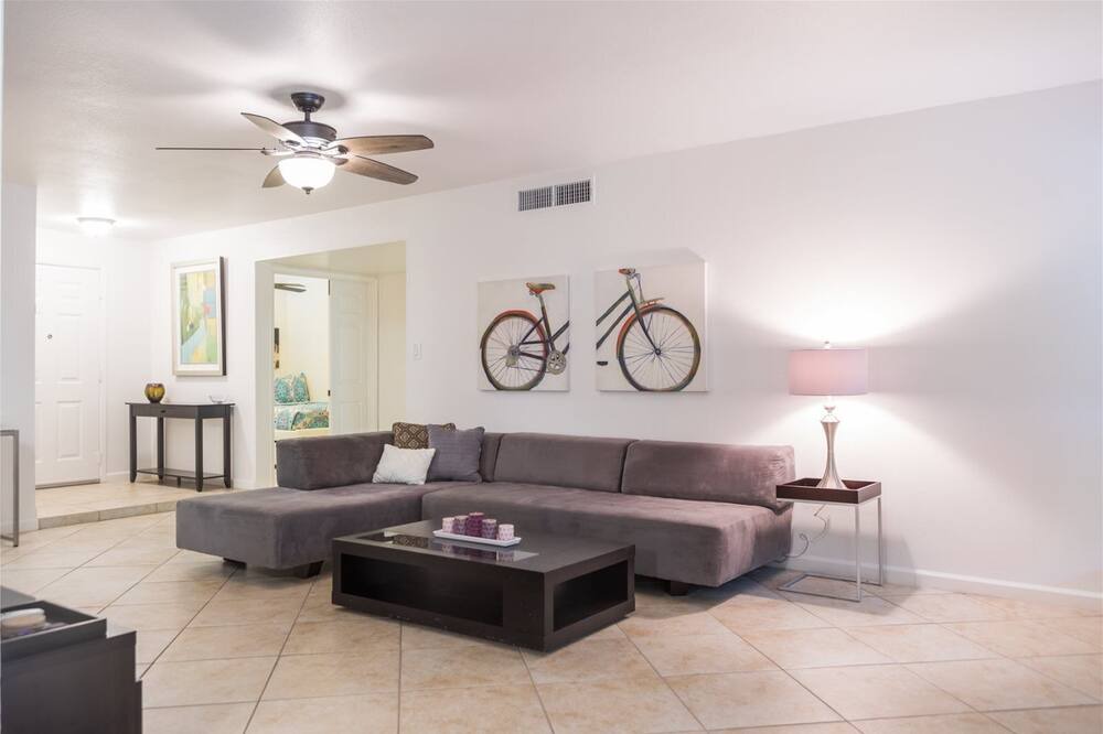 Photo of Livingroom in Clearview