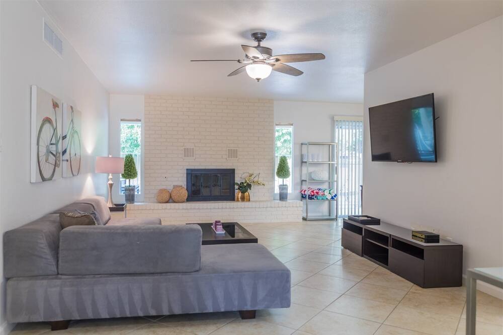 Photo of Livingroom in Clearview