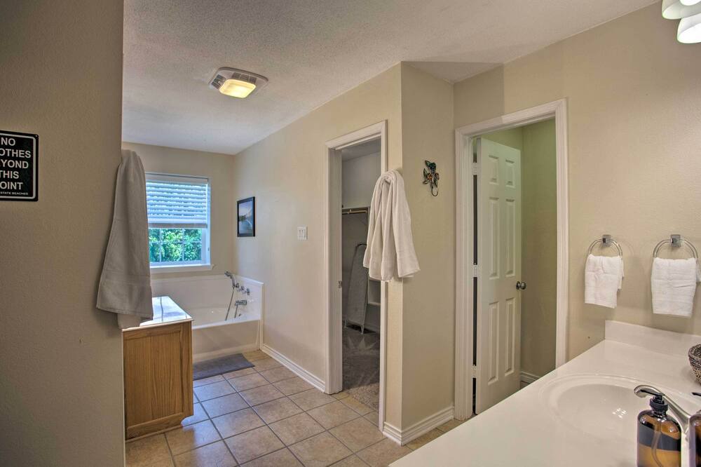 Photo of Bathroom in Longview