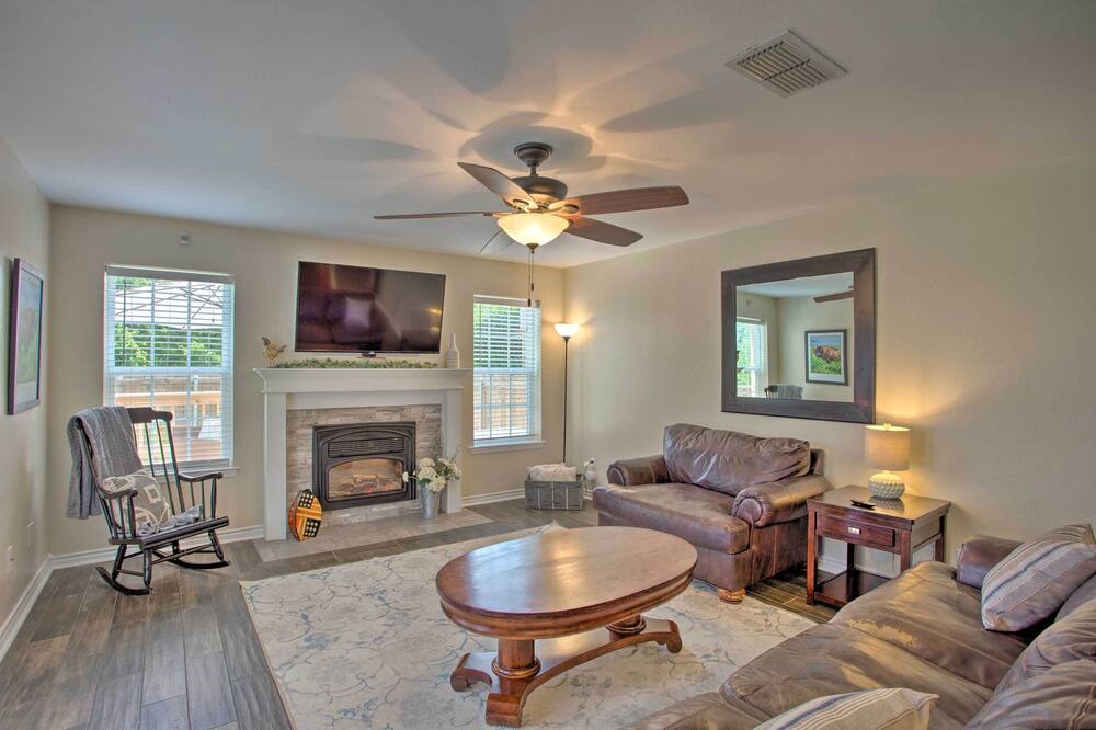 Photo of Livingroom in Longview