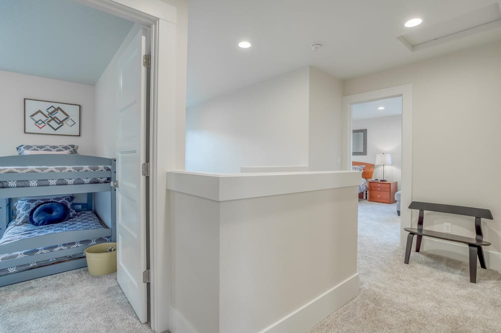 Photo of Bedroom in Netarts