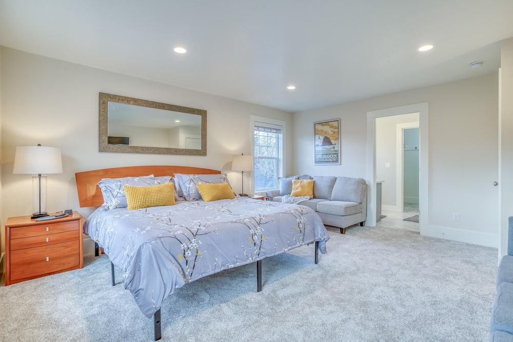 Photo of Bedroom in Netarts