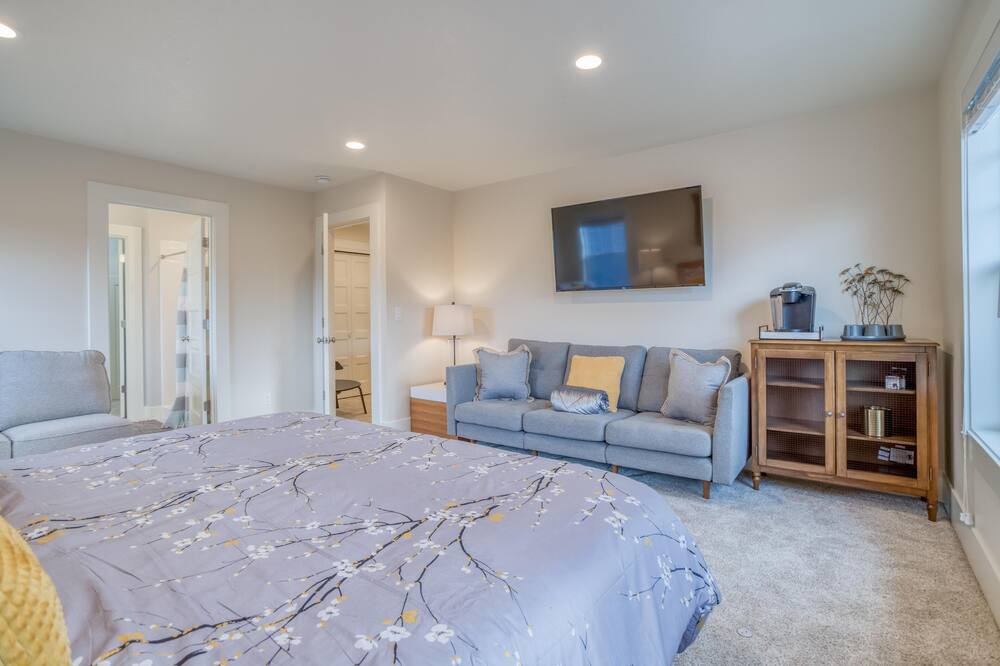 Photo of Bedroom in Netarts