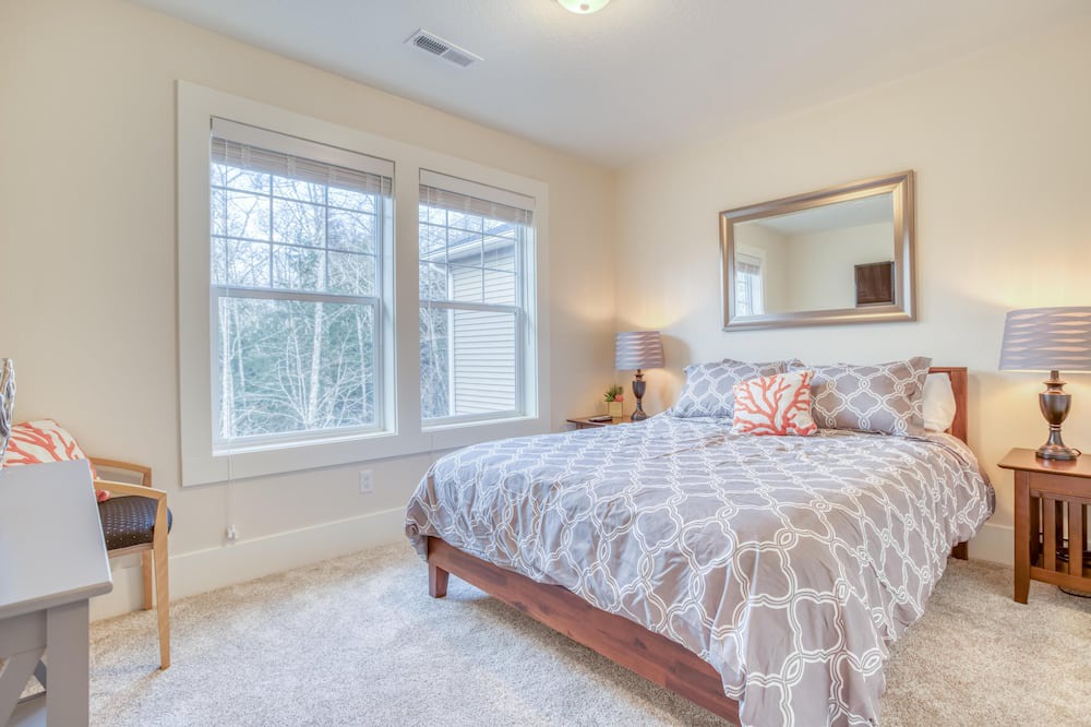 Photo of Bedroom in Netarts