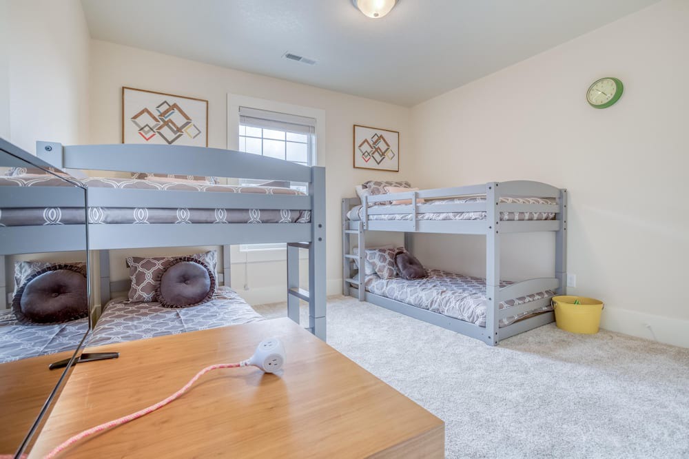 Photo of Bedroom in Netarts