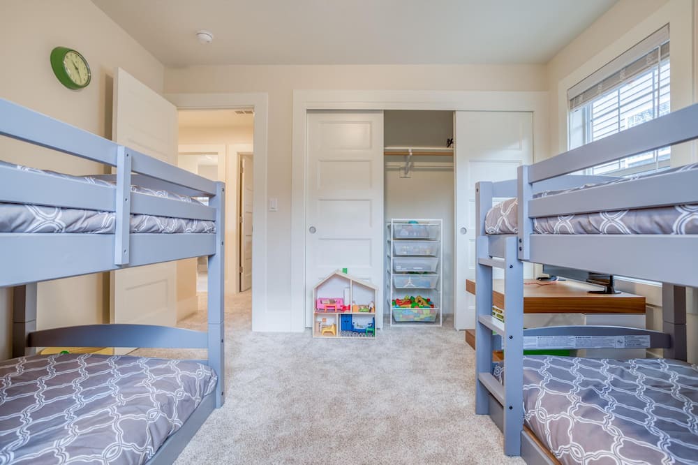 Photo of Bedroom in Netarts