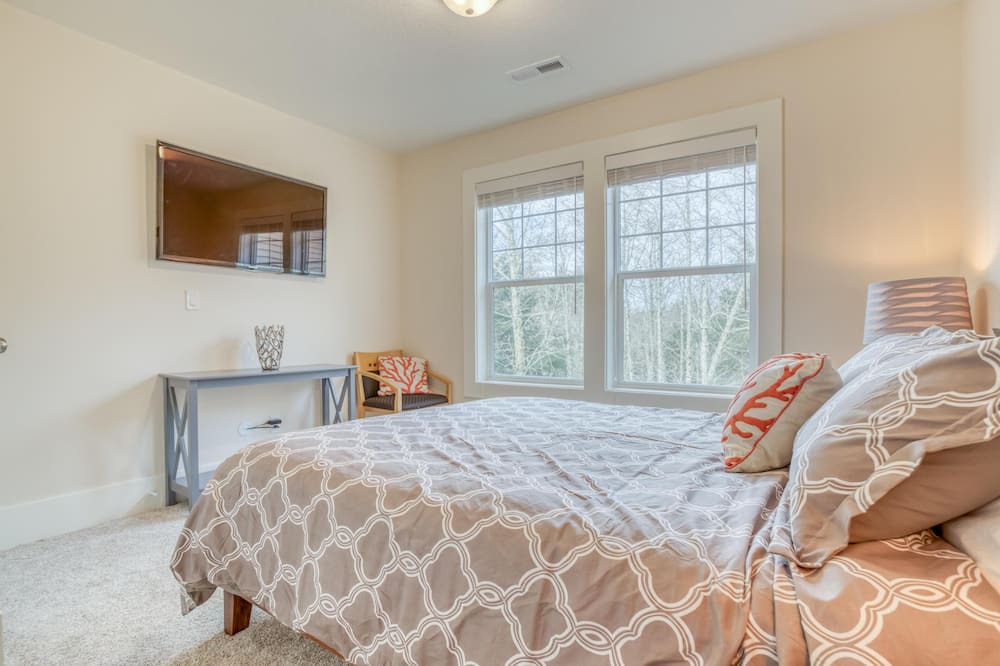 Photo of Bedroom in Netarts