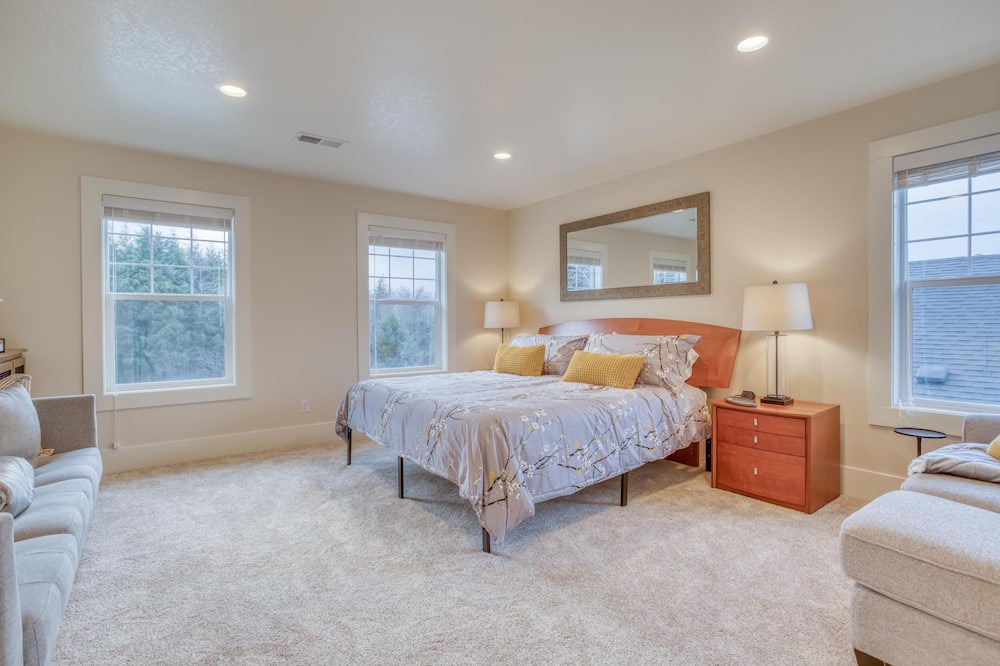 Photo of Bedroom in Netarts