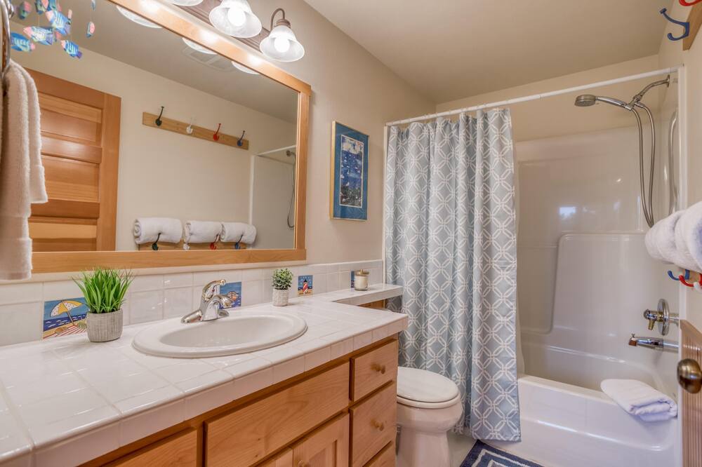 Photo of Bathroom in Shorepine Village