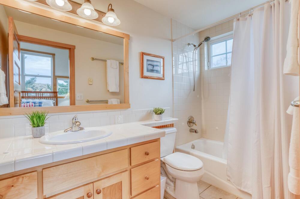 Photo of Bathroom in Shorepine Village