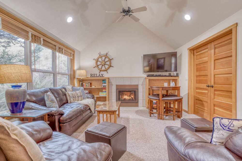 Photo of Livingroom in Shorepine Village
