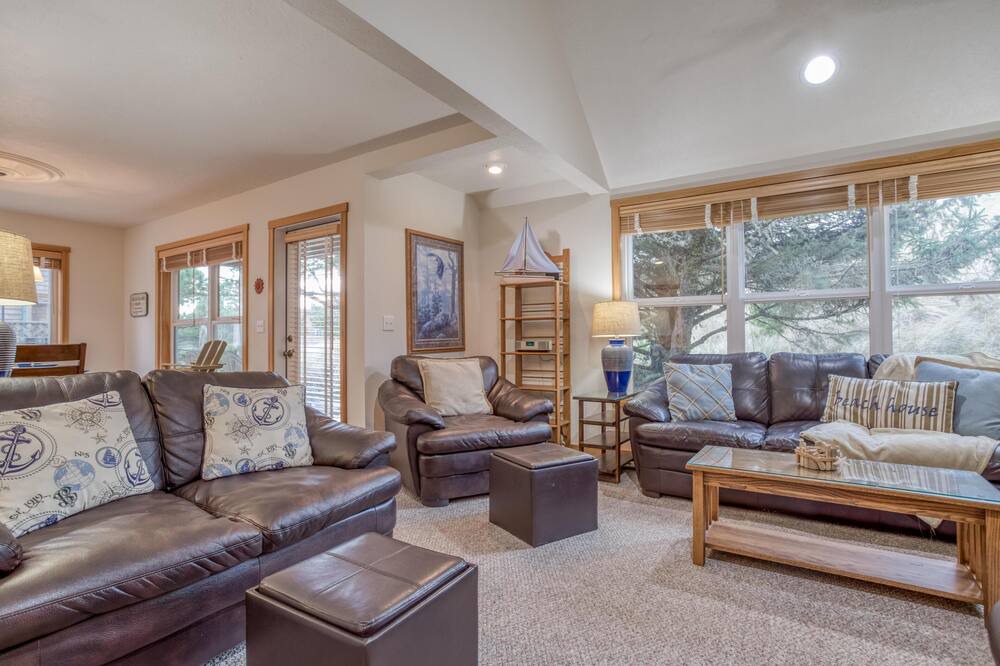 Photo of Livingroom in Shorepine Village