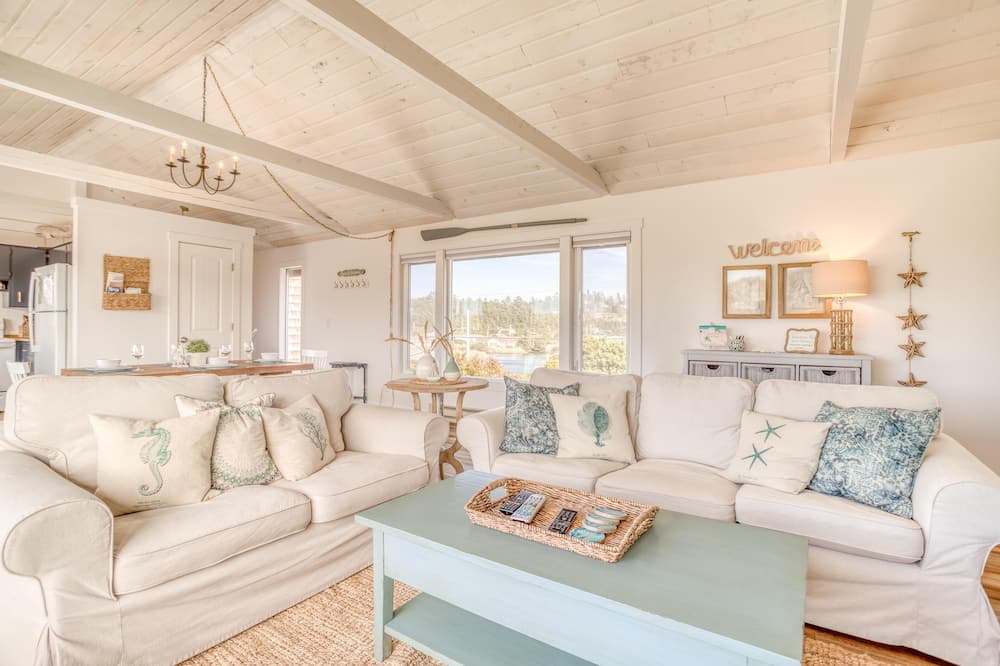 Photo of Livingroom in Bayshore