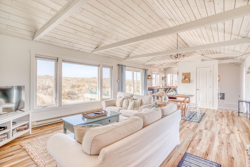 Photo of Livingroom in Bayshore