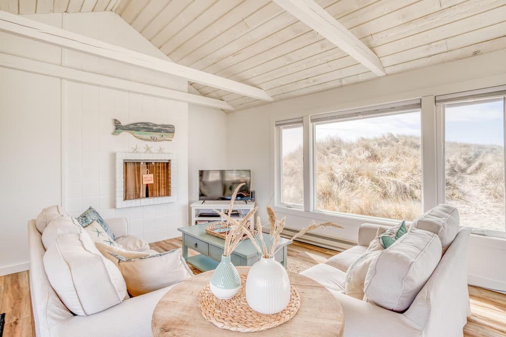 Photo of Livingroom in Bayshore