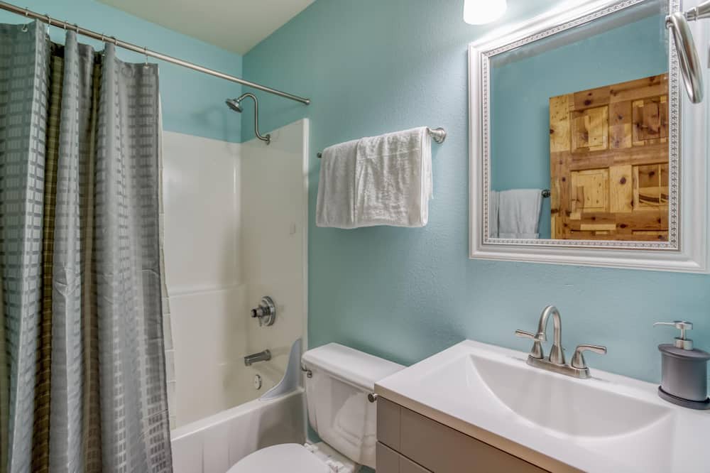 Photo of Bathroom in Kiwanda Shores