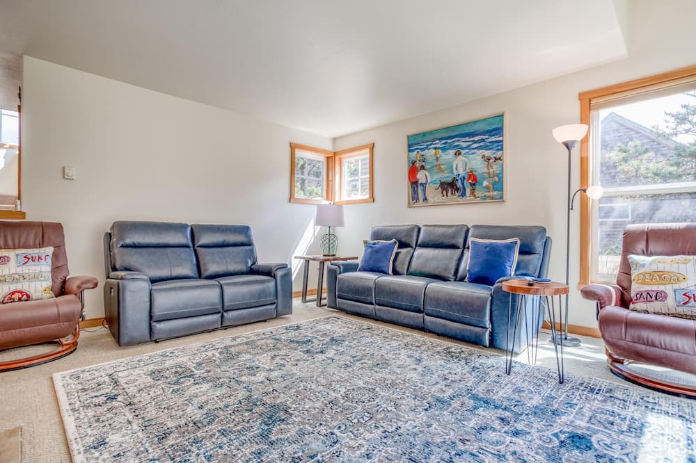 Photo of Livingroom in Shorepine Village