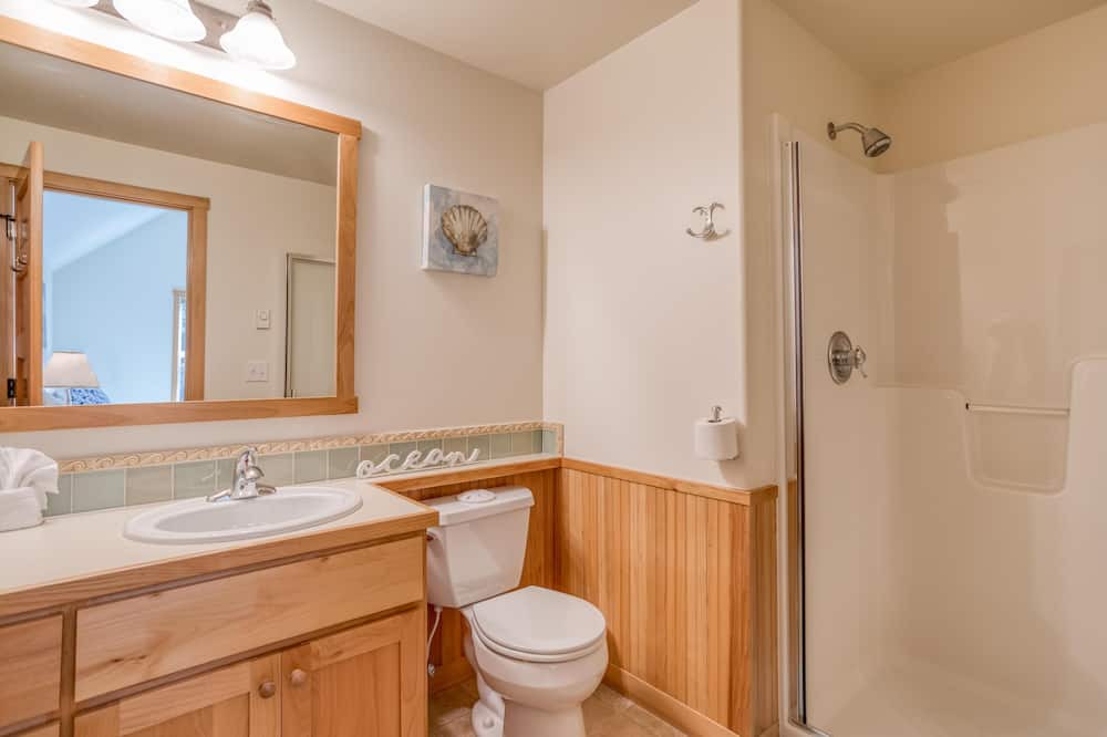 Photo of Bathroom in Shorepine Village