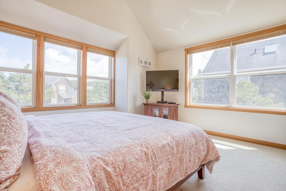Photo of Bedroom in Shorepine Village