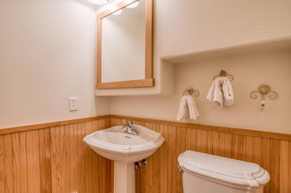 Photo of Bathroom in Shorepine Village