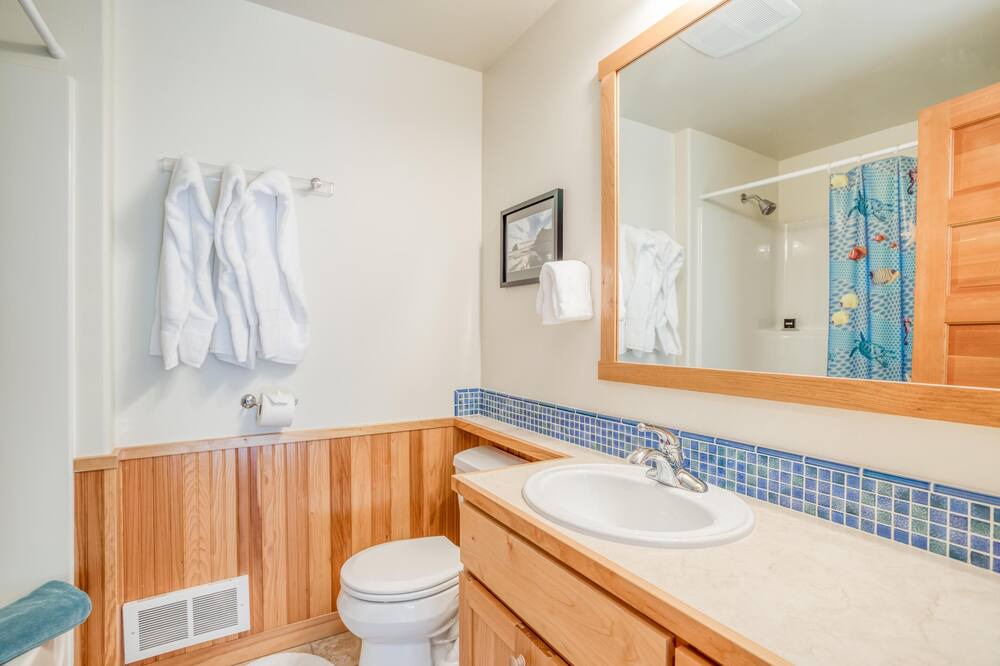 Photo of Bathroom in Shorepine Village