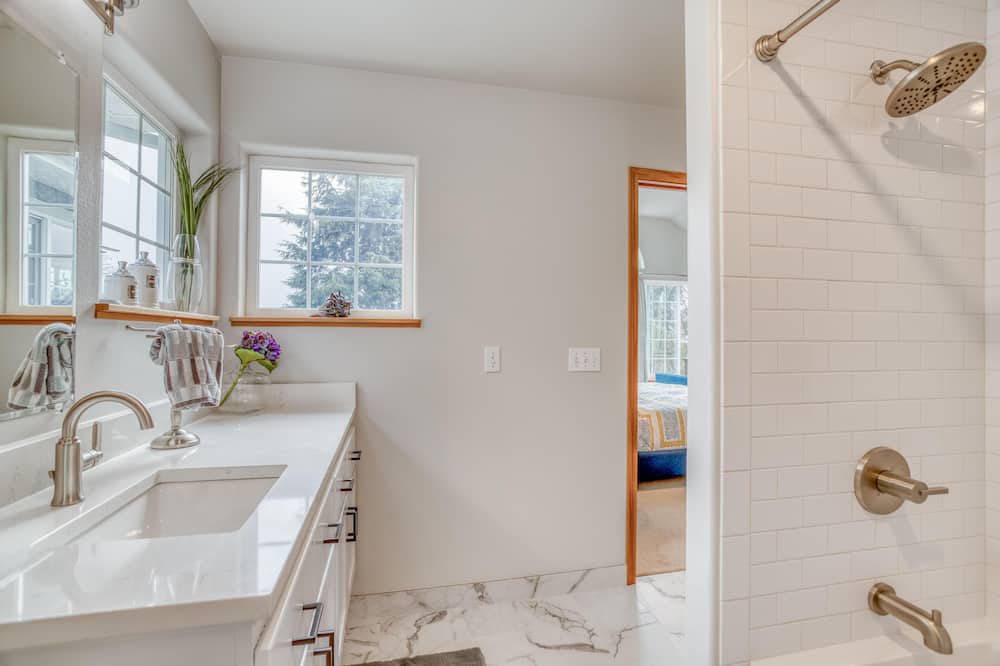 Photo of Bathroom in Neskowin