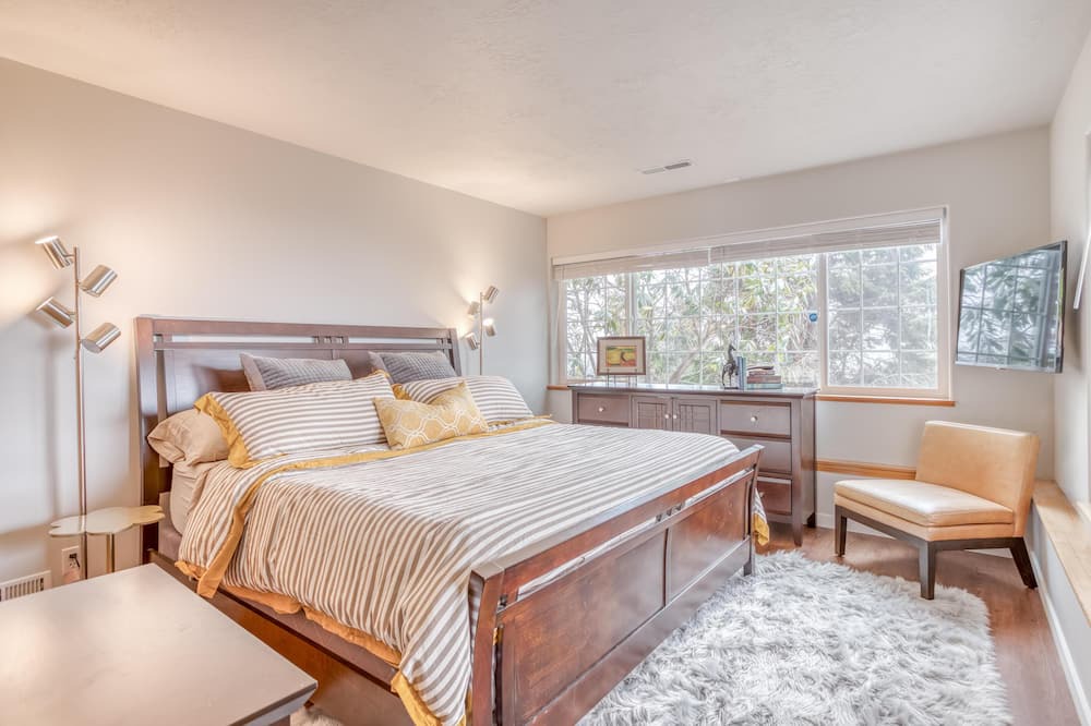 Photo of Bedroom in Neskowin