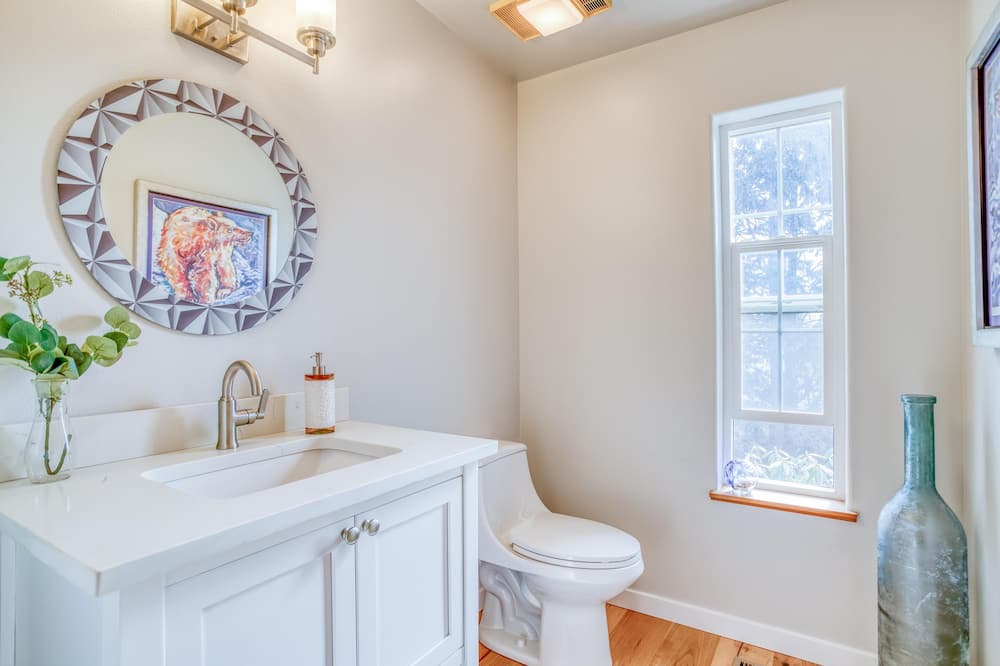 Photo of Bathroom in Neskowin