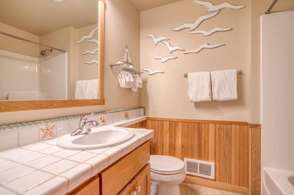 Photo of Bathroom in Shorepine Village