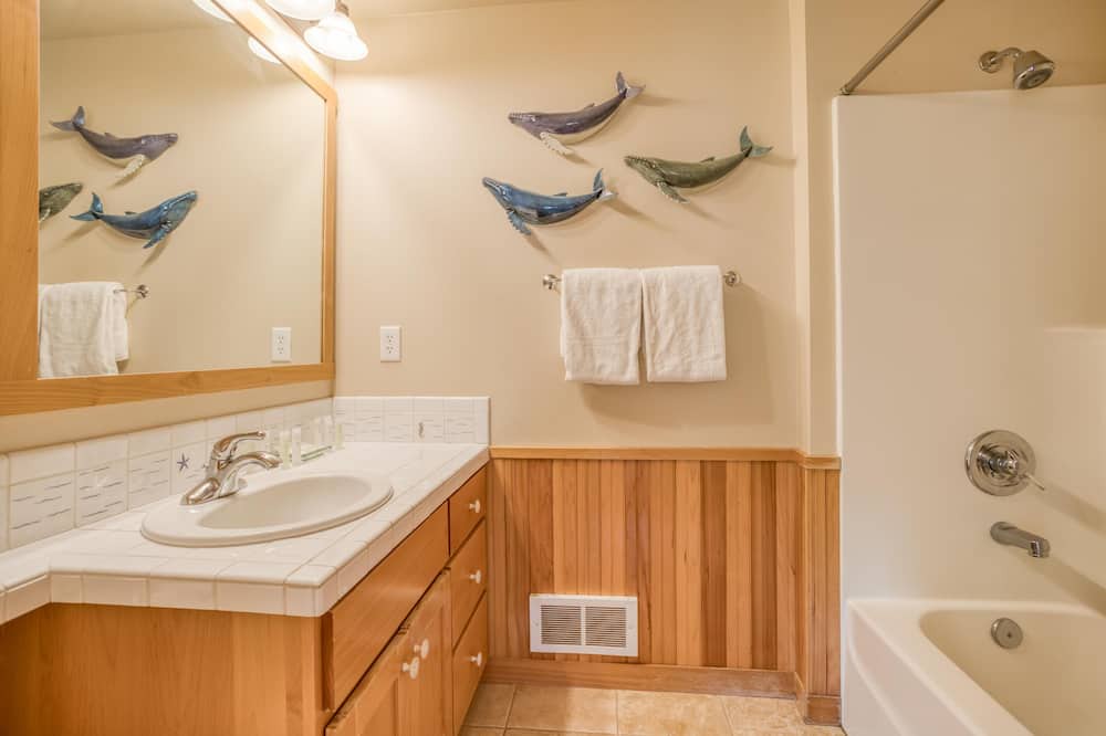 Photo of Bathroom in Shorepine Village