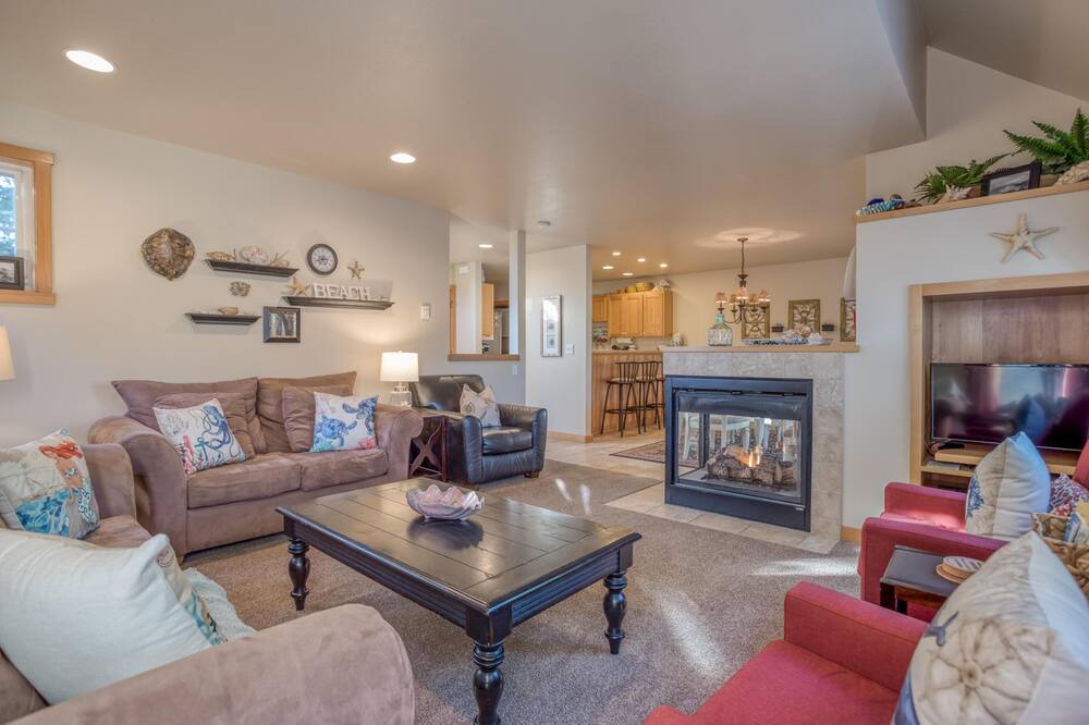 Photo of Livingroom in Shorepine Village